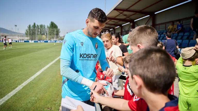 Los jugadores de Osasuna se entrenan en las instalaciones de Tajonar preparando la temporada 25/26. PABLO LASAOSA