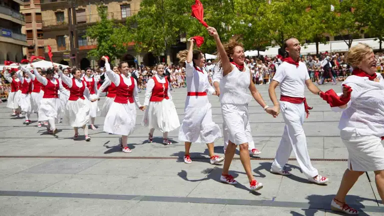 Un momento de las fiestas de Estella de hace unos años. IÑIGO ALZUGARAY