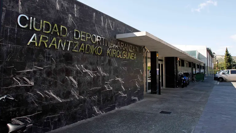 Imagen de archivo de la entrada al Complejo Deportivo de Aranzadi. CEDIDA