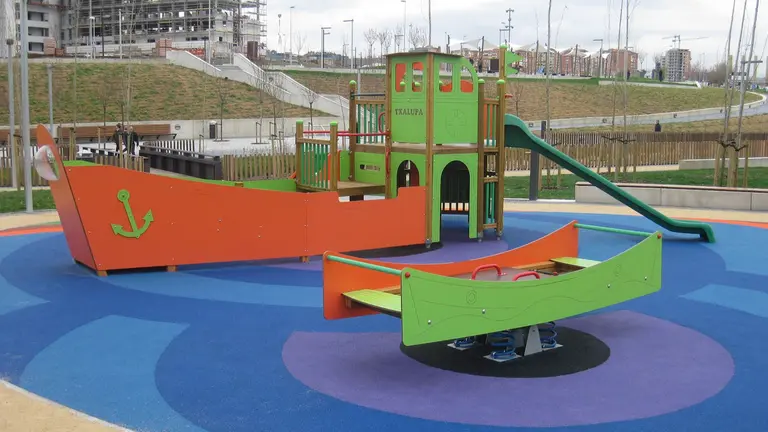 Imagen de archivo de unos columpios en Pamplona. AYUNTAMIENTO DE PAMPLONA