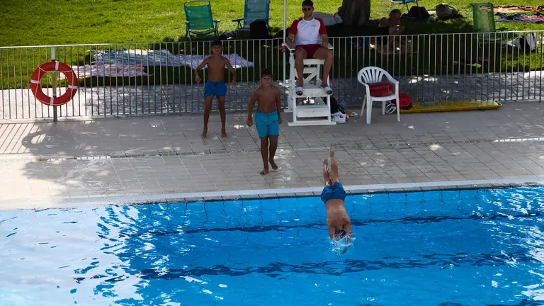 Una piscina de Pamplona durante la de calor de Agosto de 2025. I&Ntilde;IGO ALZUGARAY