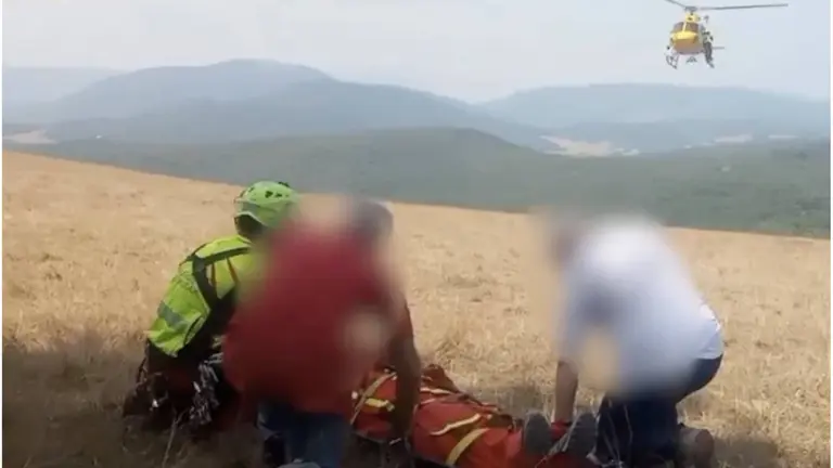 Imagen del rescate de la senderista. BOMBEROS DE NAVARRA