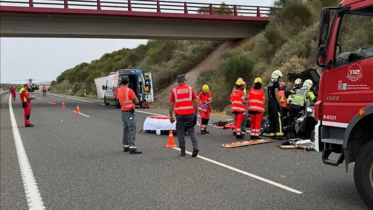 Una mujer pierde la vida en un grave accidente entre coche y cami&oacute;n en una carretera de Navarra
