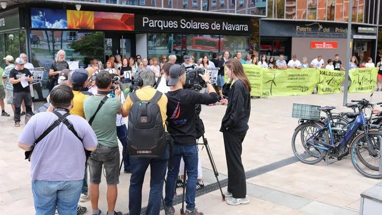 Concentraci&oacute;n de la plataforma Urbasa Andia Bizirik.
- GOBIERNO DE NAVARRA