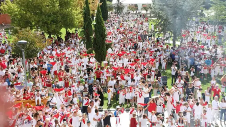 Chupinazo de fiestas de Zizur Mayor. Cedida