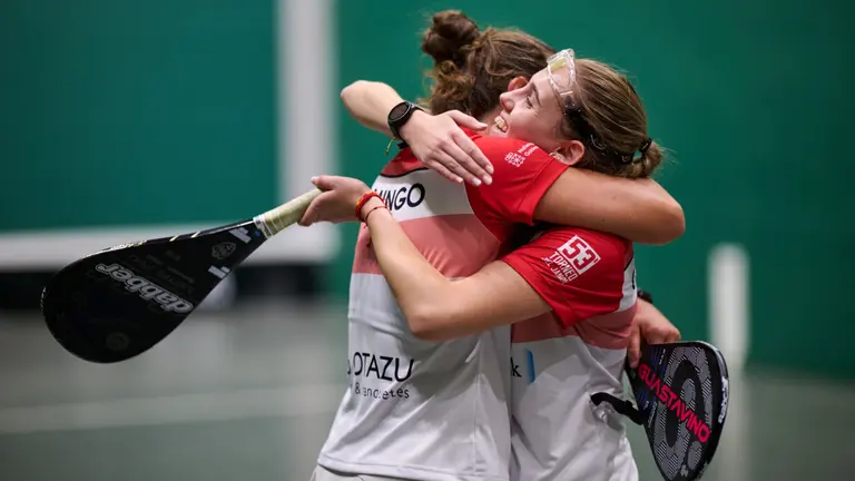 Comendador y Domingo celebran la victoria. CEDIDA