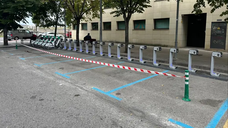 UPN critica a Asiron por ubicar una base de bicis en Plazaola que elimina ocho plazas de aparcamiento en Pamplona. CEDIDA