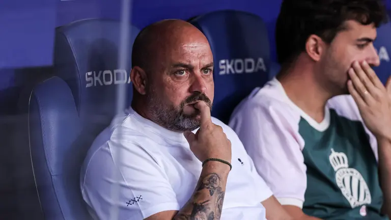 Manolo Gonz&aacute;lez, entrenador del Espanyol, durante el partido contra Osasuna. AFP7 / EUROPA PRESS
