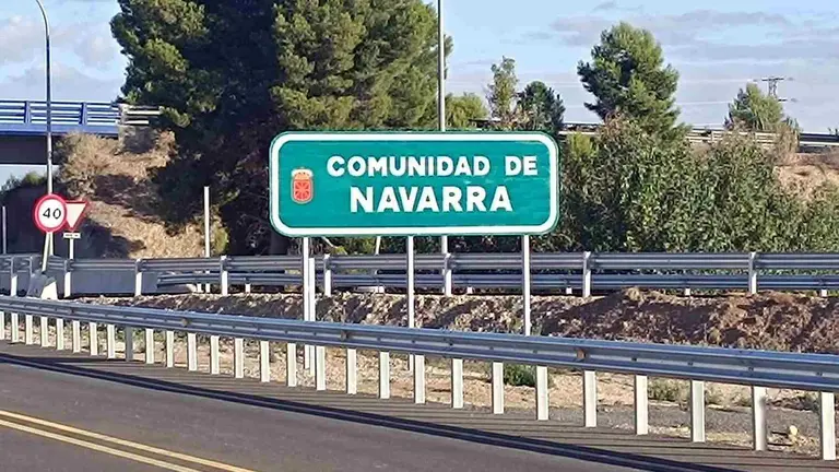 Cartel que anuncia la entrada en Navarra por la A-68 en la localidad de Cortes. CEDIDA