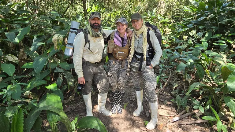 Elvia, junto a su familia, en una de las expediciones. CEDIDA