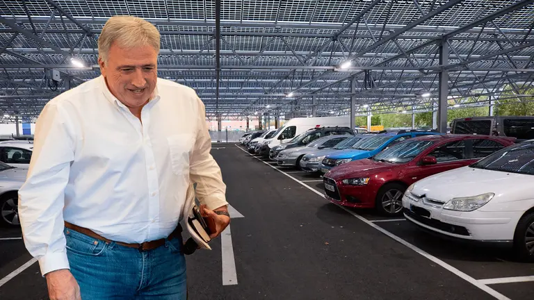 Fotmontaje con una imagen de Joseba Asir&oacute;n sobre otra de una aparcamiento disuasorio en Pamplona.