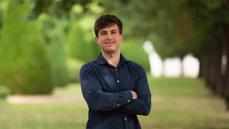 Javier Sanz posa en el campus de la Universidad P&uacute;blica de Navarra. UPNA