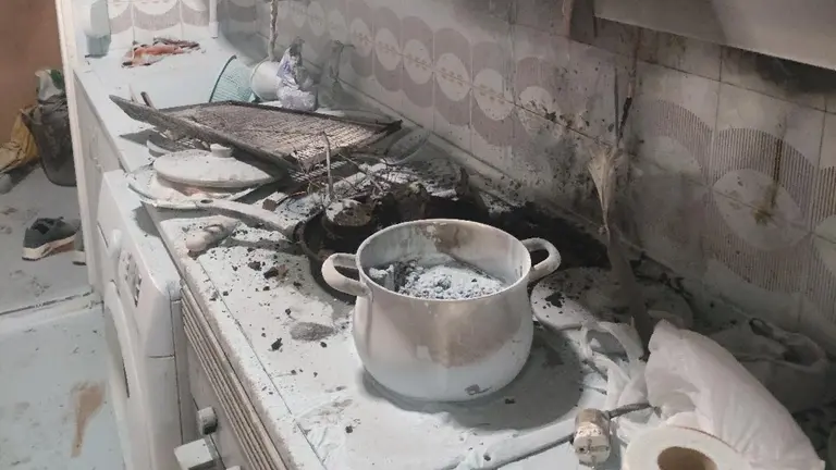 Imagen de c&oacute;mo ha quedado la cocina tras el incendio. POLIC&Iacute;A LOCAL DE TUDELA