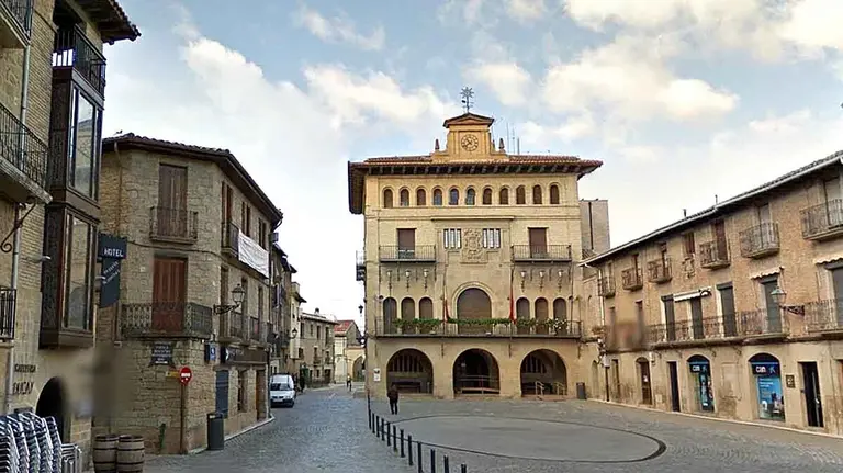 Fachada del Ayuntamiento de Olite.