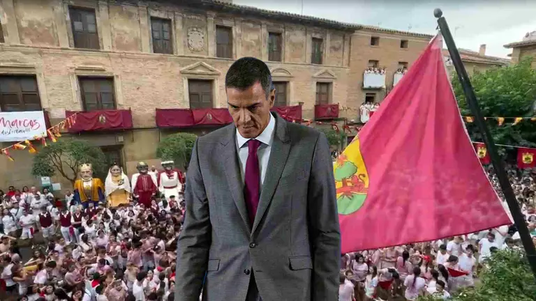 Fotomontaje de Pedro S&aacute;nchez sobre una imagen del cohete anunciador de las fiestas de Cintru&eacute;nigo en el que se han coreado consignas en su contra. NAVARRA.COM