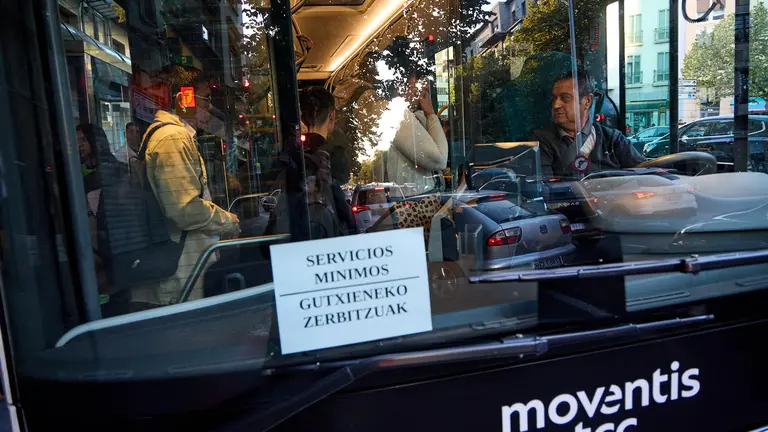 Nueva jornada de la huelga de villavesas en Pamplona. I&Ntilde;IGO ALZUGARAY