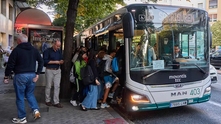 Nueva jornada de la huelga de villavesas en Pamplona. IÑIGO ALZUGARAY