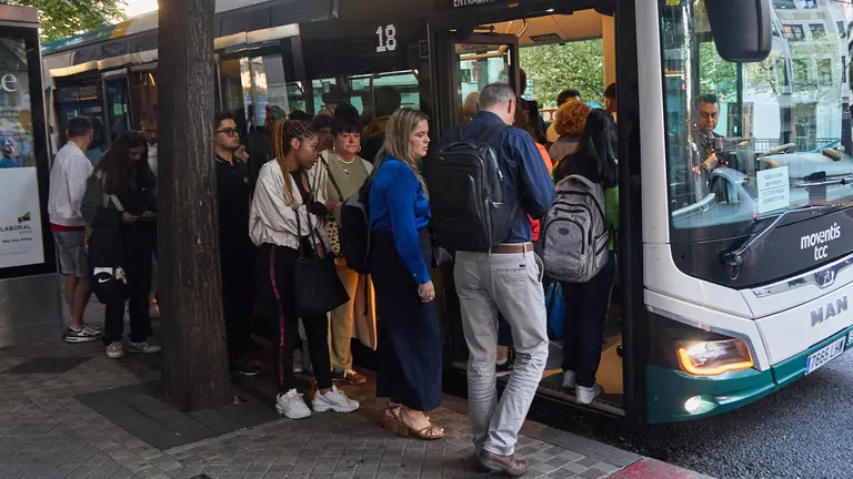 Nueva jornada de la huelga de villavesas en Pamplona. I&Ntilde;IGO ALZUGARAY