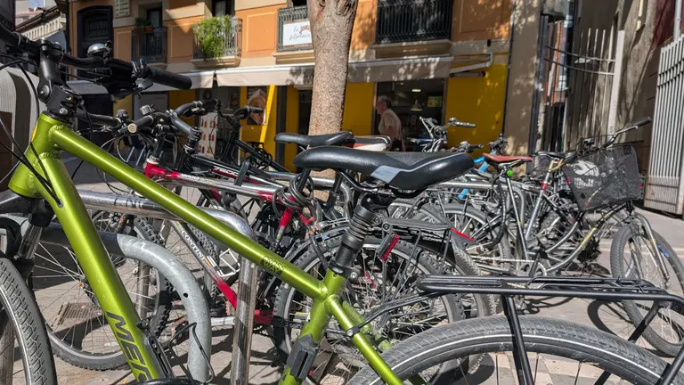 Bicicletas aparcadas en un aparcabicis de Pamplona. AYUNTAMIENTO DE PAMPLONA