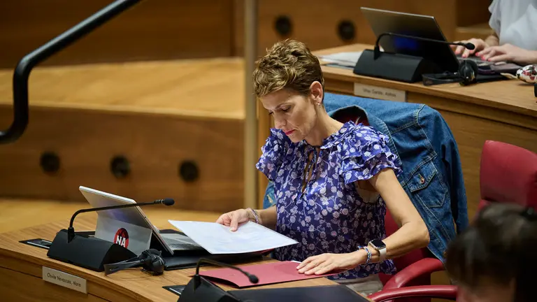 Mar&iacute;a Chivite, presidenta del Gobierno de Navarra, durante el Pleno del Parlamento. PABLO LASAOSA