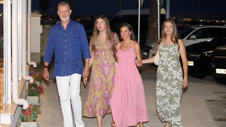 Imagen de archivo de los Reyes Felipe y Letizia, la Princesa Leonor y la Infanta Sof&iacute;a. RA&Uacute;L TERREL / EUROPA PRESS