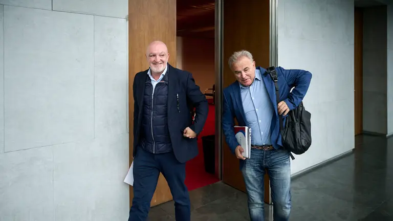 Javier Esparza de UPN durante la comisi&oacute;n de investigaci&oacute;n del Parlamento de Navarra sobre adjudicaciones de obras p&uacute;blicas. PABLO LASAOSA