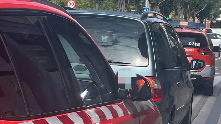 Imagen de dos veh&iacute;culo de la Polic&iacute;a Foral. POLIC&Iacute;A FORAL