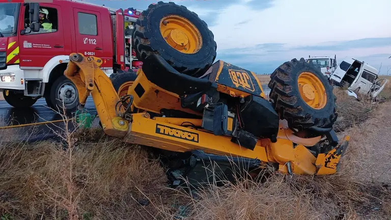 Imagen de los vah&iacute;culos accidentados en Lodosa. BOMBEROS DE NAVARRA