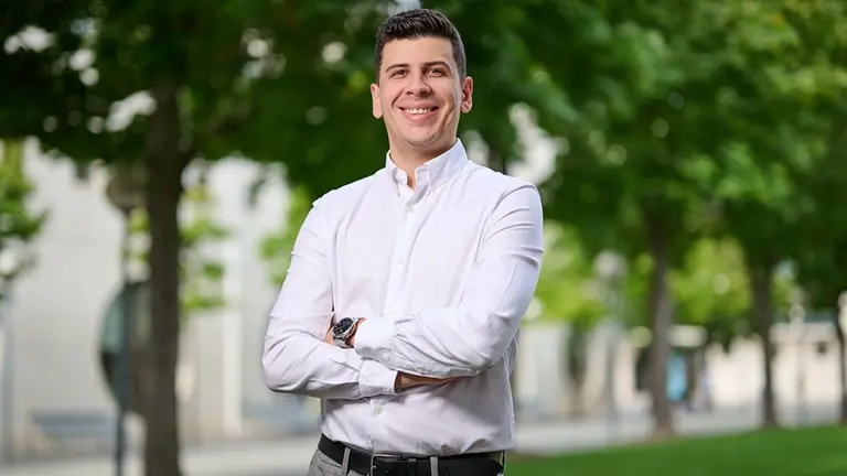 Mikel Ferrero Jaurrieta, profesor de la UPNA, premiado por su tesis doctoral. DANIEL FERNANDEZ / UPNA