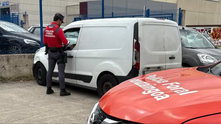 Multado en Arruazu un conductor con 3.160 euros por 5 infracciones. POLIC&Iacute;A FORAL