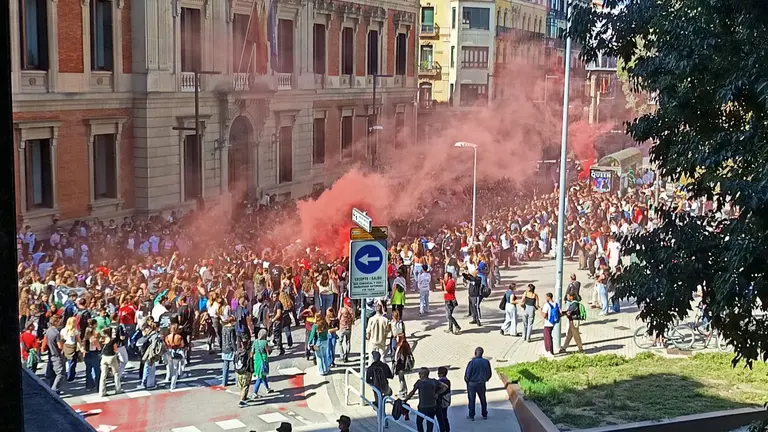Manifestaci&oacute;n pro palestina convocado por el sindicato de estudiantes de la UPNA ante el Parlamento de Navarra. NAVARRA.COM