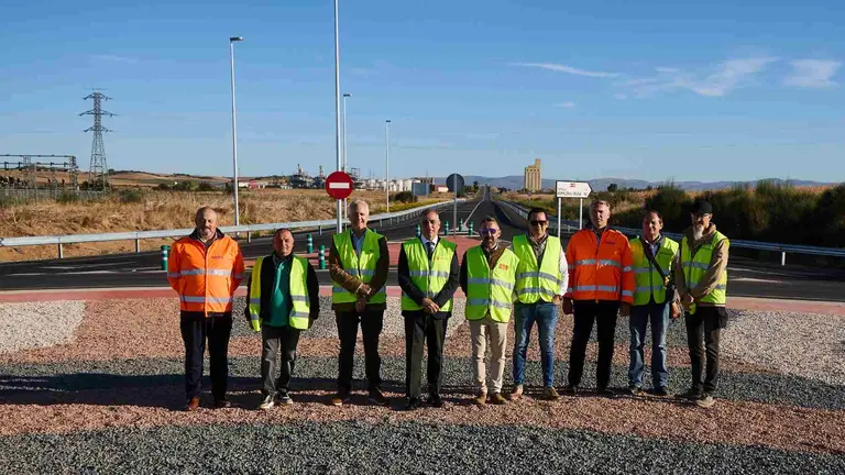 Autoridades en la inauguraci&oacute;nde la rotonda. GOBIERNO DE NAVARRA