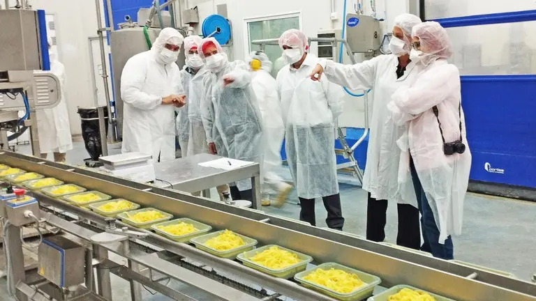 El consejero Mikel Irujo visita la empresa Tutti Food Group. CEDIDA