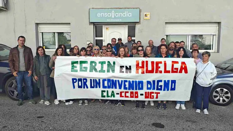 Trabajadores de Egrin en Lodosa durante las jornadas de huelga. SINDICATO ELA