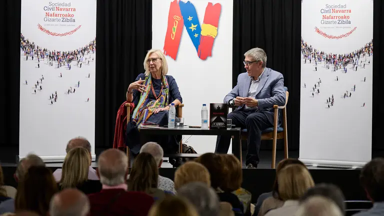 Rosa D&iacute;ez presenta su &uacute;ltimo libro 'La sombra. Memoria hist&oacute;rica de Zapatero'. PABLO LASAOSA