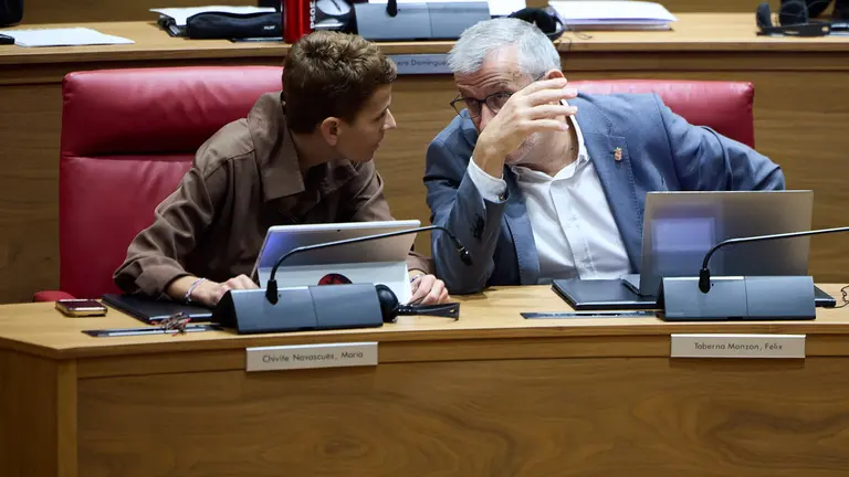 Mar&iacute;a Chivite y F&eacute;lix Taberna en el Pleno del Parlamento de Navarra. NAVARRA.COM