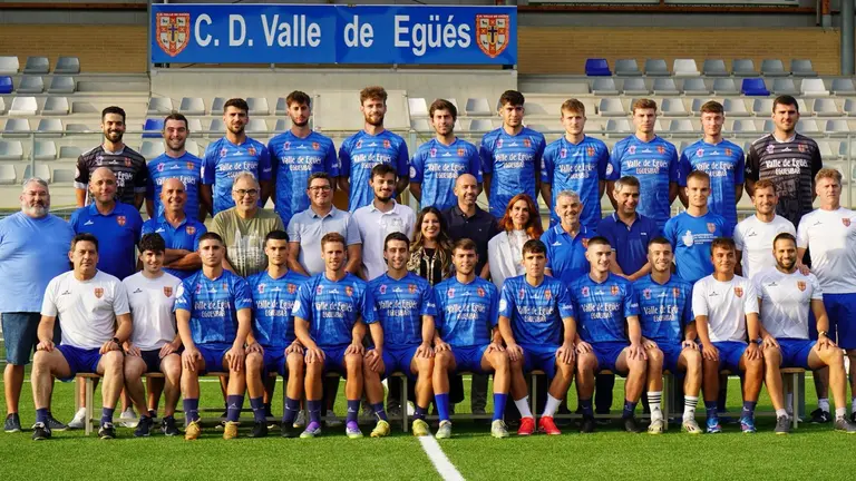 Imagen de familia del equipo del Valle de Eg&uuml;&eacute;s. VALLE DE EGU&Eacute;S