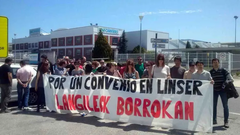 Trabajadores de Linser durante una concentraci&oacute;n anterior. SINDICATO ELA / TWITTER