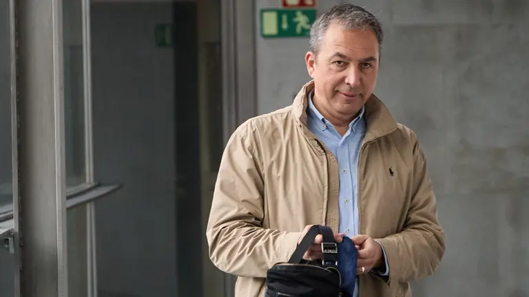 Comparecencia del vocal de la mesa de contrataci&oacute;n de las obras de duplicaci&oacute;n del t&uacute;nel de Belate, Pablo Gonz&aacute;lez. I&Ntilde;IGO ALZUGARAY