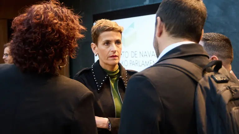 Mar&iacute;a Chivite antes del comienzo de las sei&oacute;n del Pleno del Parlamento de Navarra. NAVARRA.COM