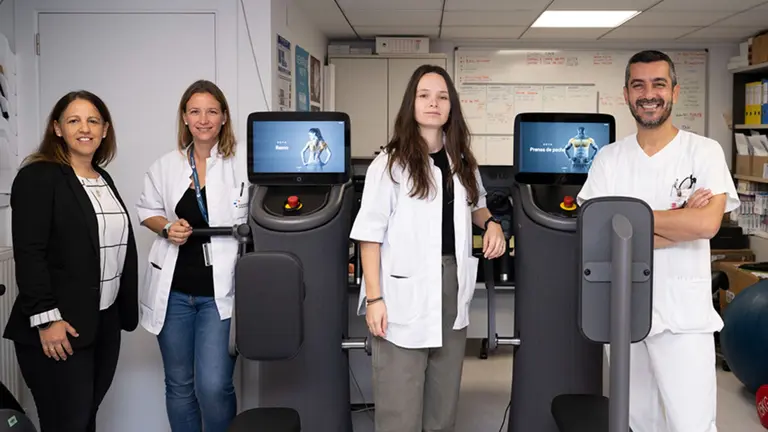 De izq. a dcha.: Nely Soto Ruiz, Fabiola Zambon Ferraresi, Marisa Fern&aacute;ndez Gonz&aacute;lez de la Riva y Nicol&aacute;s Mart&iacute;nez Velilla, en el Hospital Universitario de Navarra. UNIVERSIDAD P&Uacute;BLICA DE NAVARRA