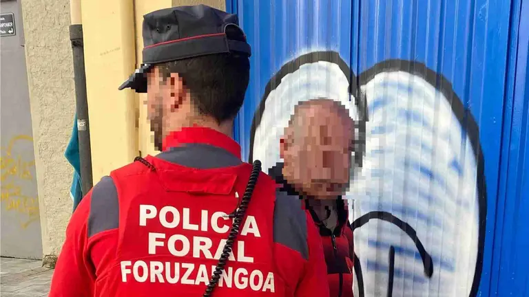 Momento de la detenci&oacute;n del traficante de drogas en Burlada. POLIC&Iacute;A FORAL