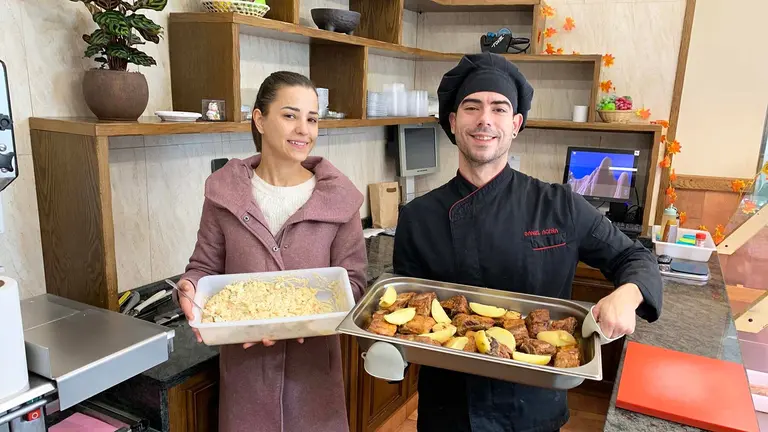 Gisela y Daniel en el restaurante 'Como en casa' de Estella. Navarra.com