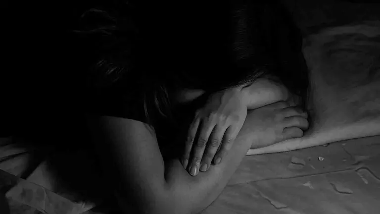 Mujer víctima de una violación. IA