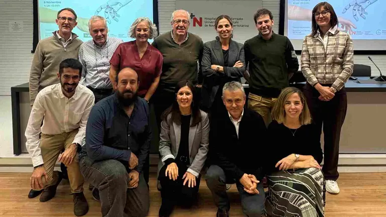 Ponentes y comit&eacute; t&eacute;cnico de la XXVI Jornada T&eacute;cnica para Sanitarios, organizada por la
Asociaci&oacute;n Espa&ntilde;ola Contra el C&aacute;ncer en Navarra, centrada en el impacto de
la Inteligencia Artificial (IA) en la atenci&oacute;n al paciente oncol&oacute;gico. AECC NAVARRA