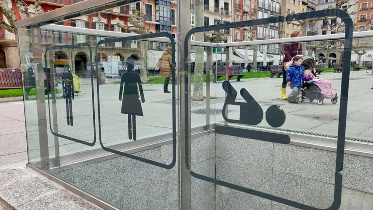 Imagen del acceso a los ba&ntilde;os de la Plaza del Castillo. AYUNTAMIENTO DE PAMPLONA