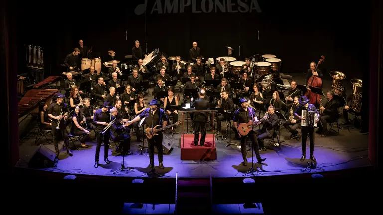 Imagen del concierto de La Pamplonesa y Puro Relajo en el Teatro Gayarre de Pamplona. CEDIDA