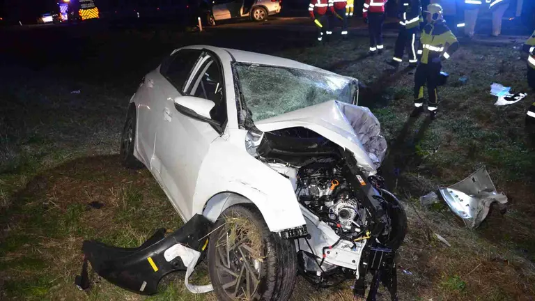 Estado ene l que qued&oacute; el veh&iacute;culo de la v&iacute;ctima en la AP-15. BOMBEROS