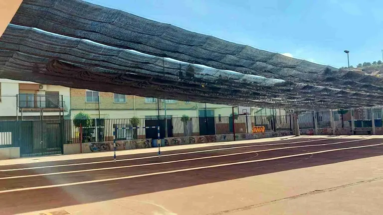 Toldos que protegen del sol a los alumnos del Colegio P&uacute;blico San Babil de Ablitas. AYUNTAMIENTO DE ABLITAS