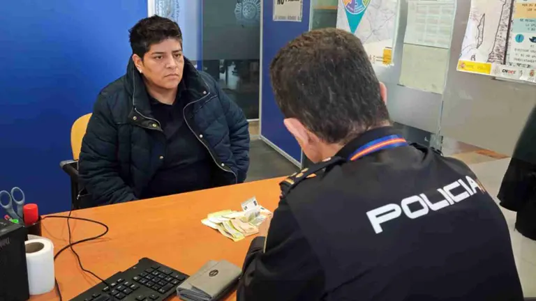 Carmen del Milagro este martes en la comisar&iacute;a de la Polic&iacute;a nacional de Pamplona.
POLIC&Iacute;A NACIONAL